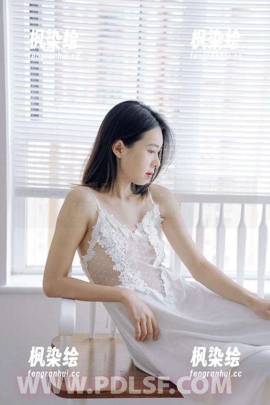 轰趴猫 - 听说Ellie艾栗栗的美腿可以治愈，赶紧来下载几张图片试试！