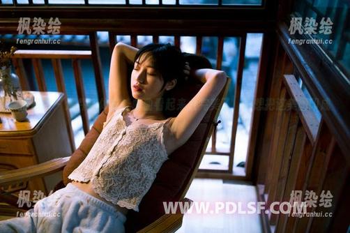 轰趴猫 - 这件连体衣让曲曲看起来太完美了，好想把这美图印成日历！
