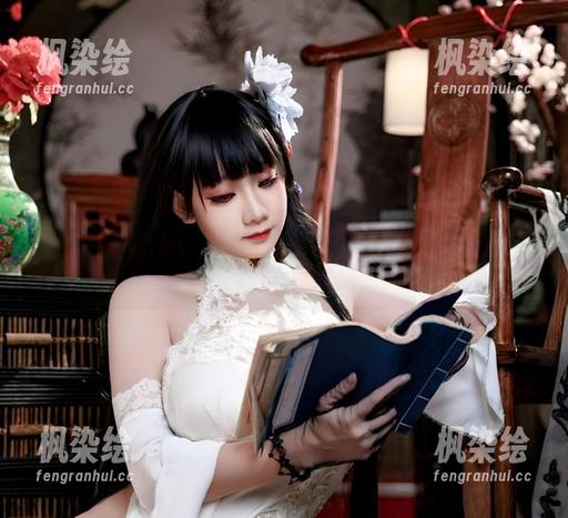 一打开阿雪雪的cos图册，就被崩坏星穹和知更鸟的搭配外表迷惑了……