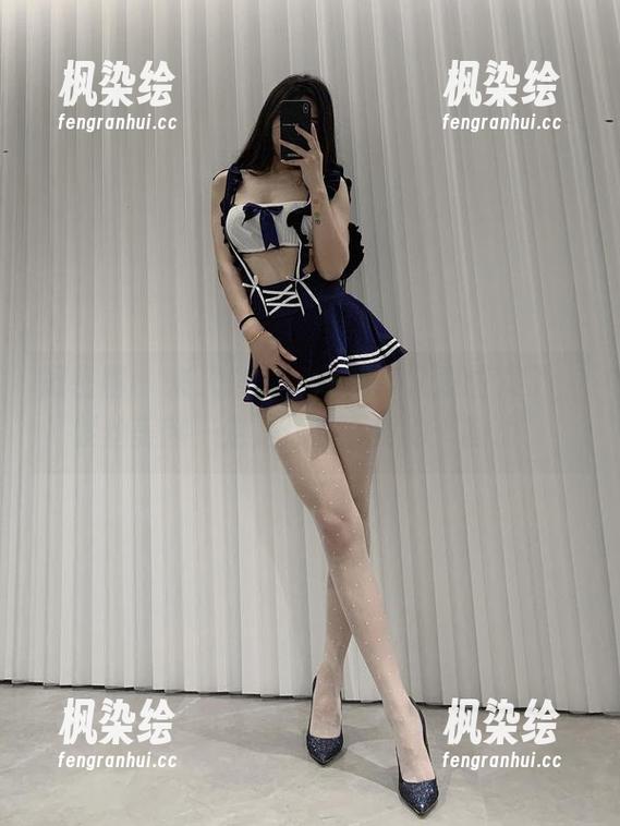 微密圈 - 来了来了，陈佩奇又发图集了，紫丝美腿一定是你想不到的“腿功”
