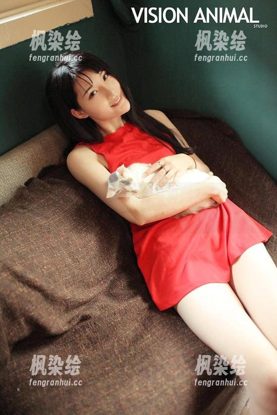 青豆客 - 大家想要免费写真吗？艾小青女友又大放异彩了！