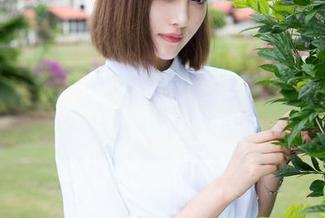 魅妍社 - 这原图里，穆菲菲的比基尼和沙滩的关系真是微妙啊！