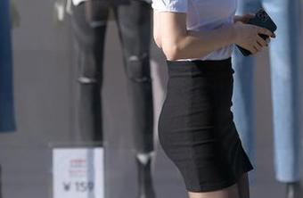 魔镜街拍 - 工作日常，一条黑丝在脚边悄然行走——婷婷的图包不简单