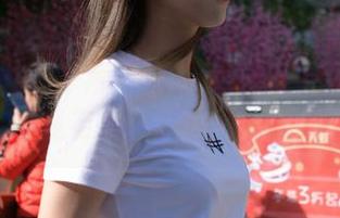 魔镜街拍 - 车展特辑：玲玲一个人的套图，让我有点不知该如何评价。