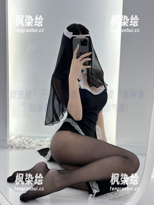 鱼神鱼 微密圈 - 一摸完免费图包,感觉“鱼神鱼”的泳装真的是——人鱼的气质!
